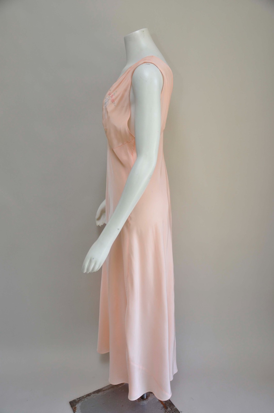 Vintage 1930s Peach Rayon Bias Cut Slip Dress Nightgown Flower Embroidery M/L