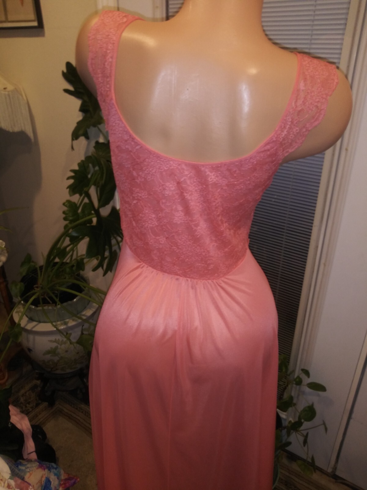 VTG SILKY FROSTED SHINE SHEER CHANTILLY LACE GOWN DRESS NIGHTGOWN 36″ S
