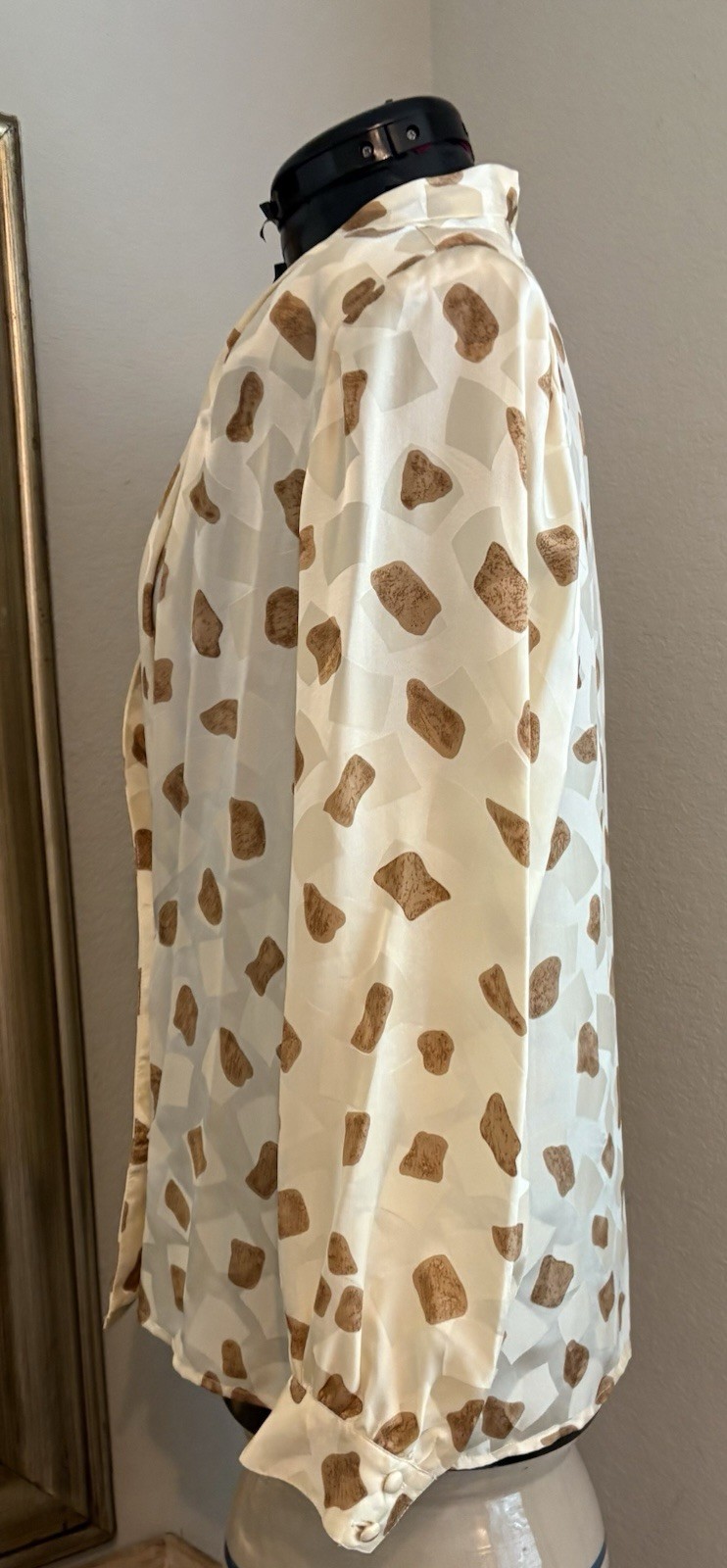 Vintage Wilroy Traveller 100% Silk Wrap Blouse Size 16 Ivory Tan