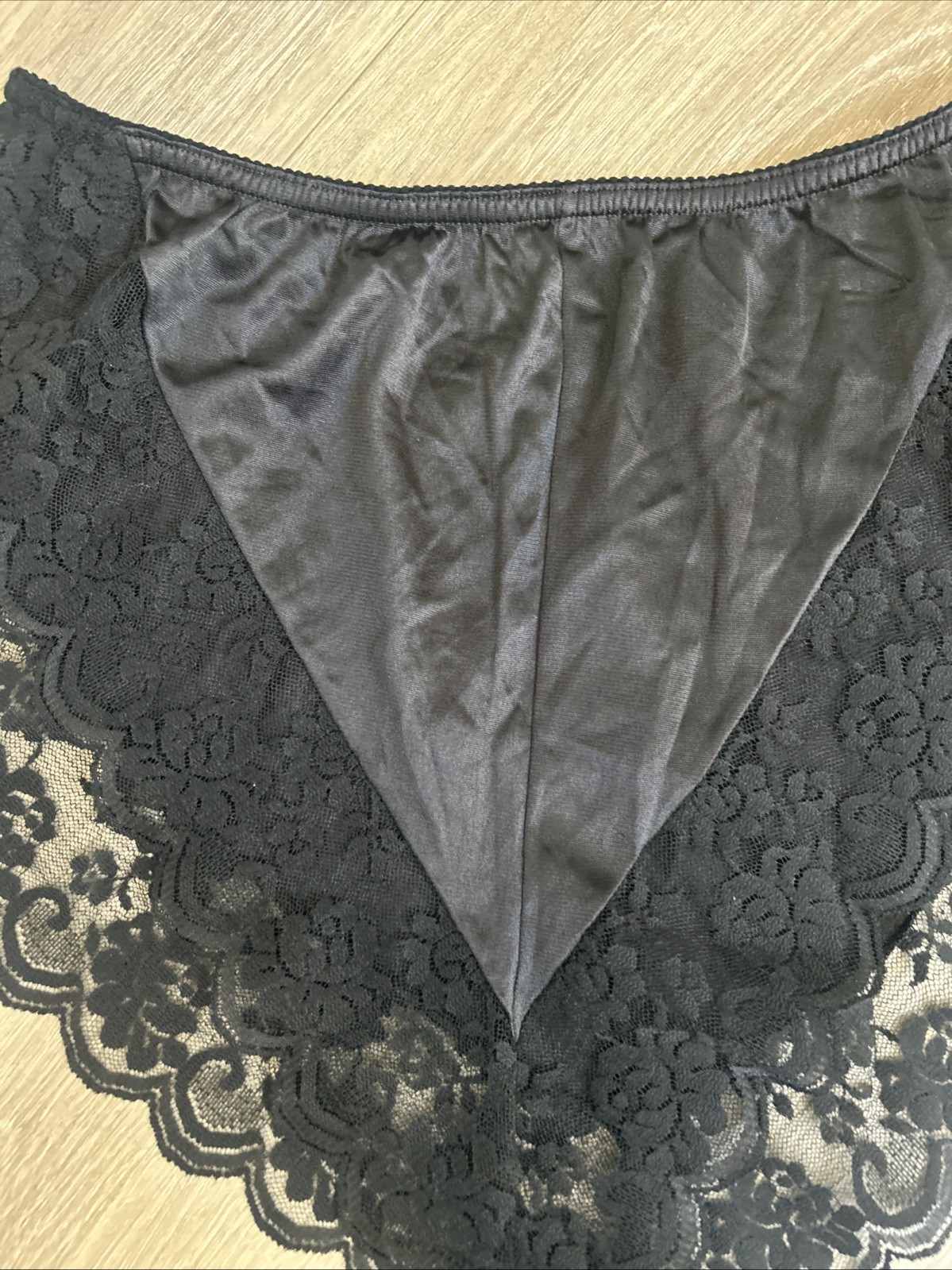 Vintage Maidenform Chantilly Panties Black Lace Trim Women’s Size 6 Underwear