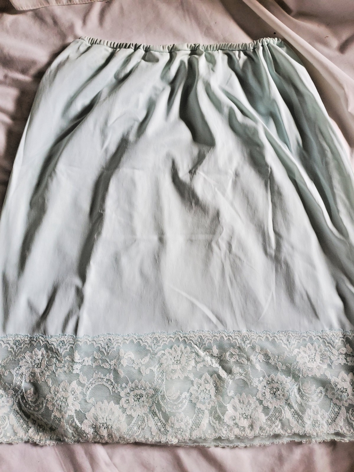 Vintage Van Raalte half slip sz L-minty green-5 in lace trim on bottom-Nylon