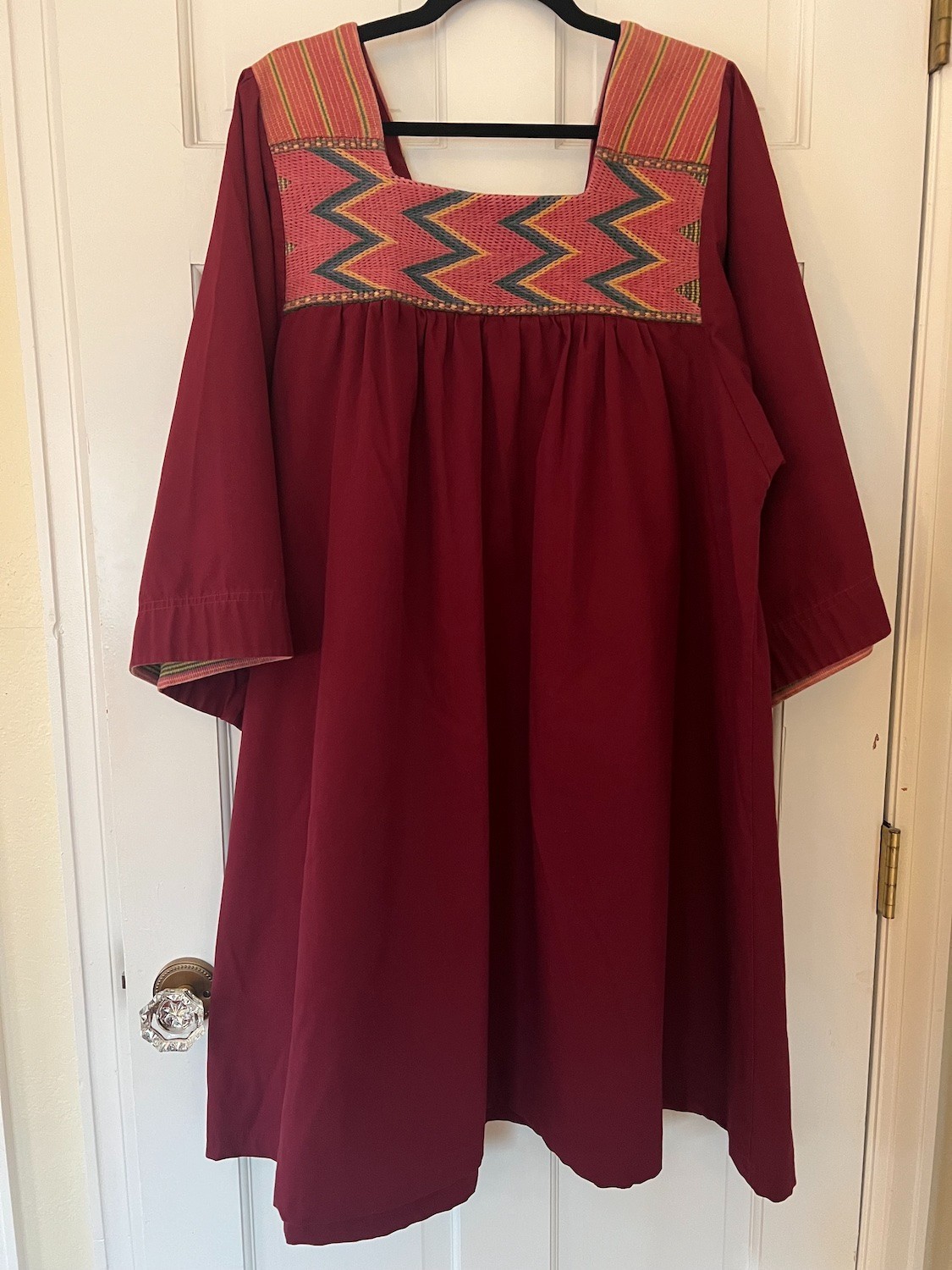 Vintage „Fashioned by Astrid Originals” 1-2X burgundy wine embroidered tent dres