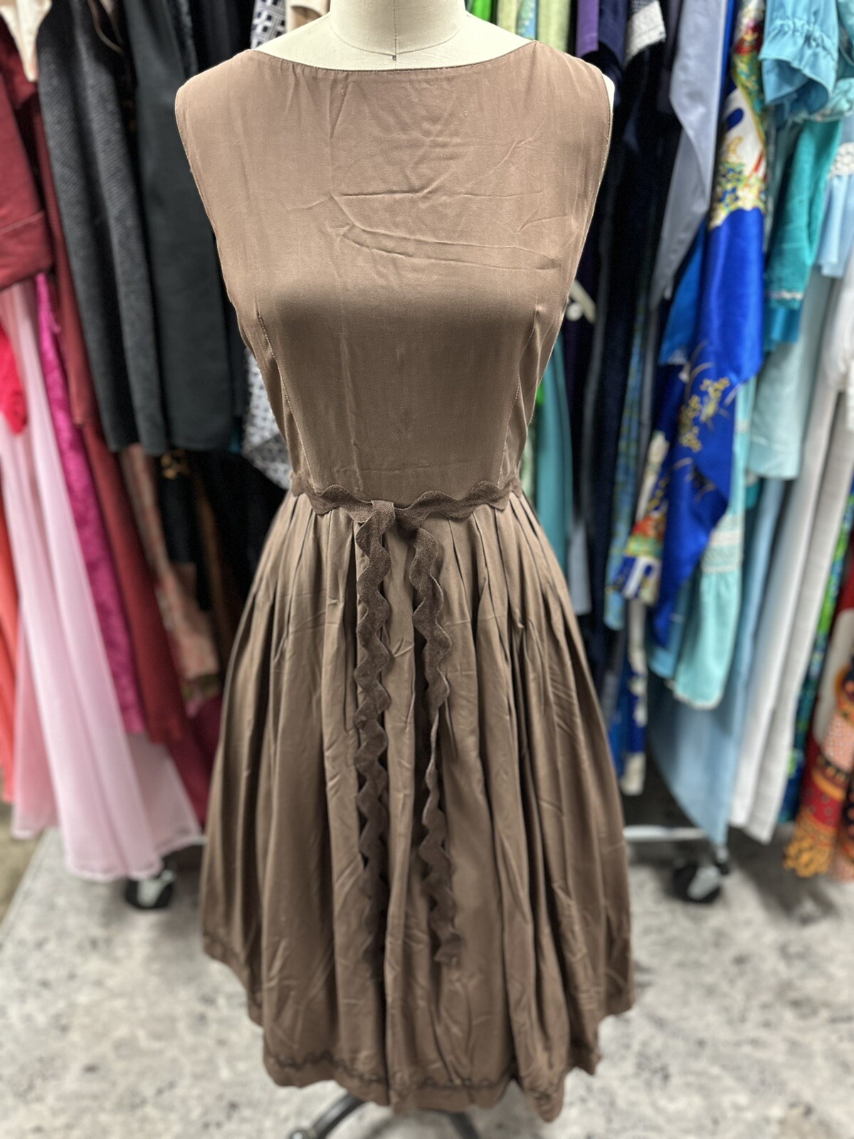 1950s Vintage Dress Casual Rayon Aline Chocolate Brown Bric Brac Pinup 40b 30w