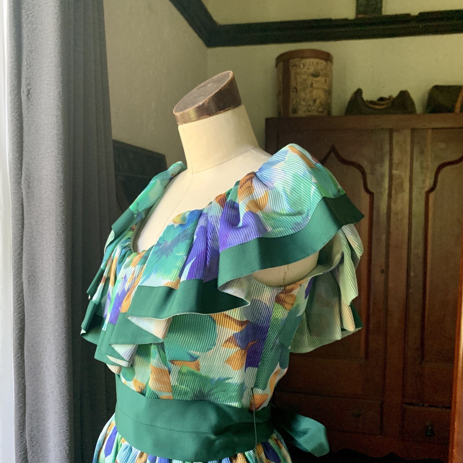 Vintage WILLIAM PEARSON Designer Floral Green Dress Ribbon Ruffle Off Shoulder 8