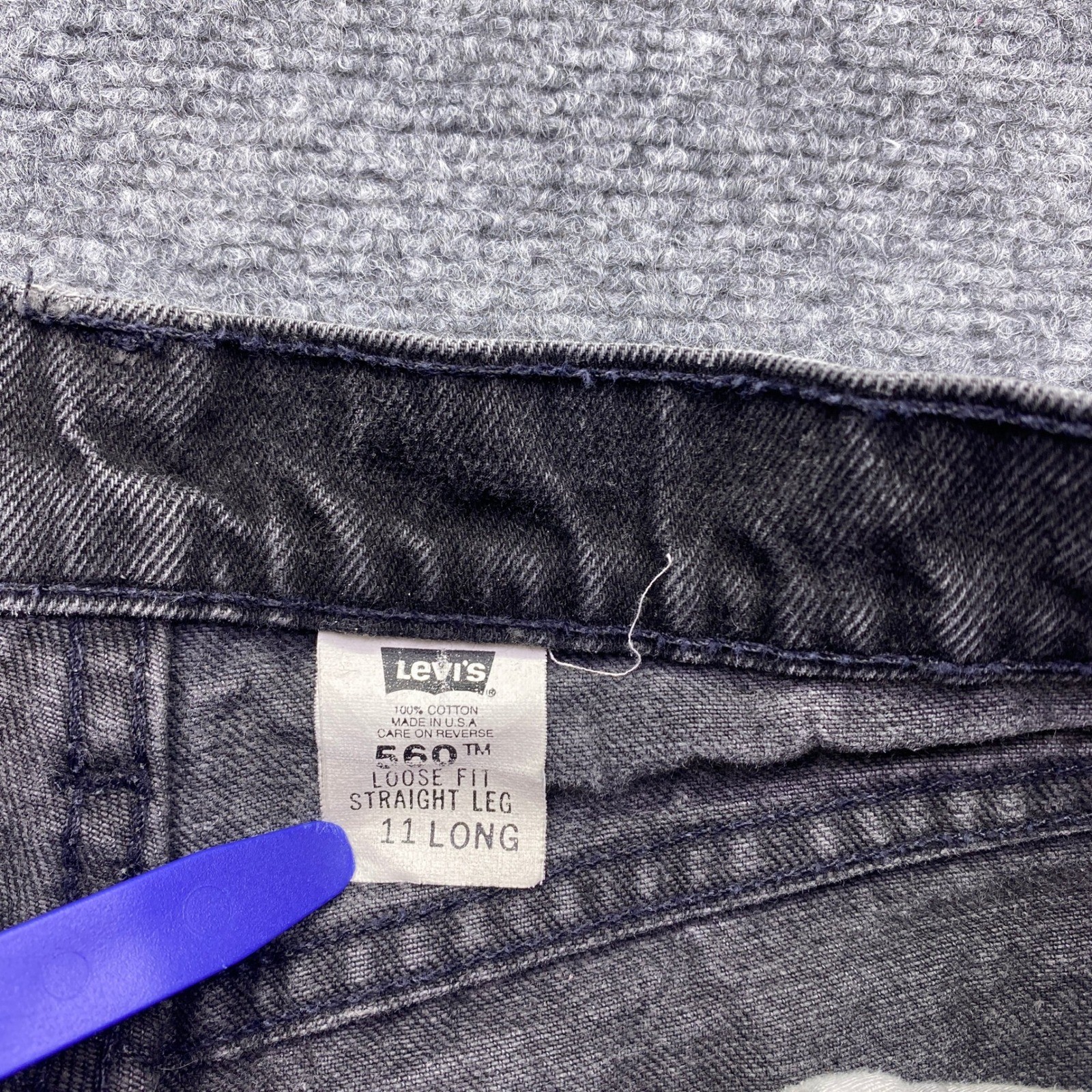Vintage Levis 560 Loose Fit Straight Leg Black Denim Jeans 11 Long USA 1995