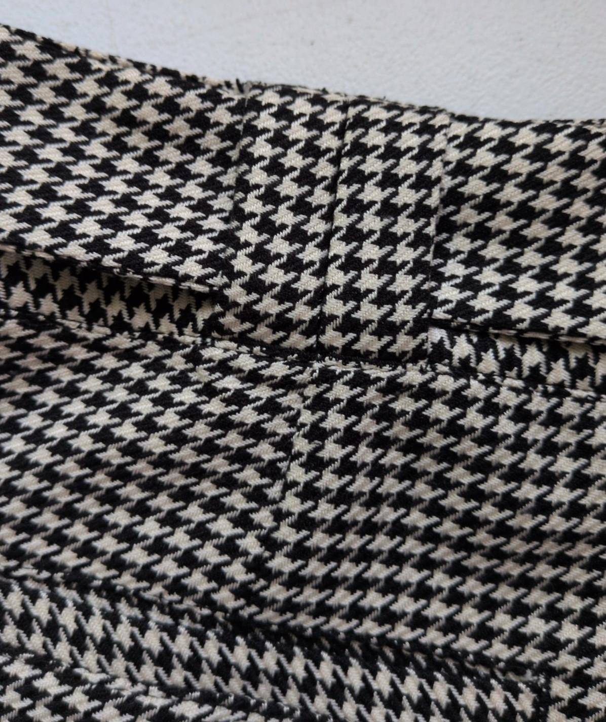 Rare L.A.M.B. Spring 2008 Silk/Wool Houndstooth Pleated Shorts Size 4 Runway Y2K