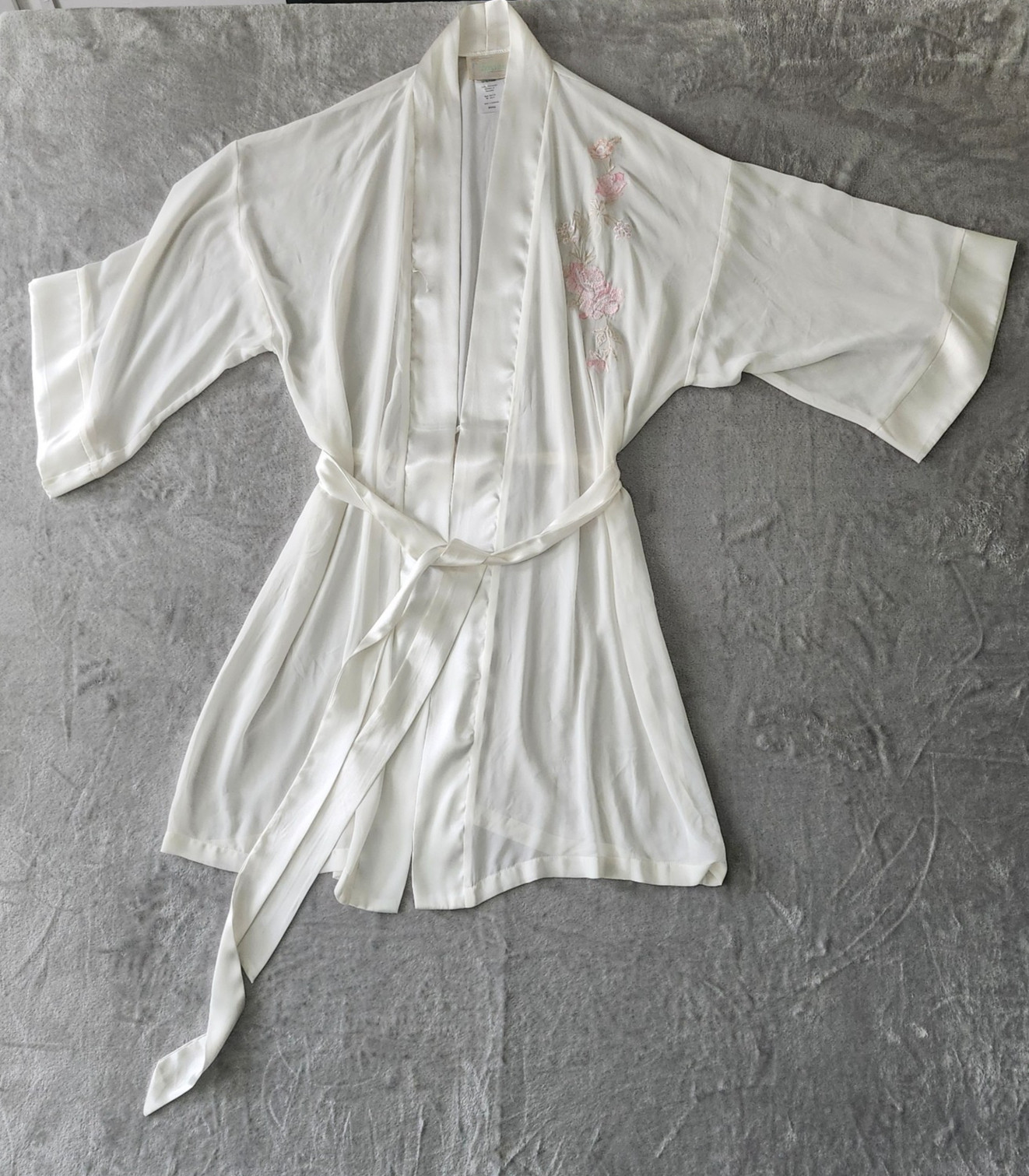 Expressions California Dynasty Embroidered Robe Satin Detail Floral Size Small