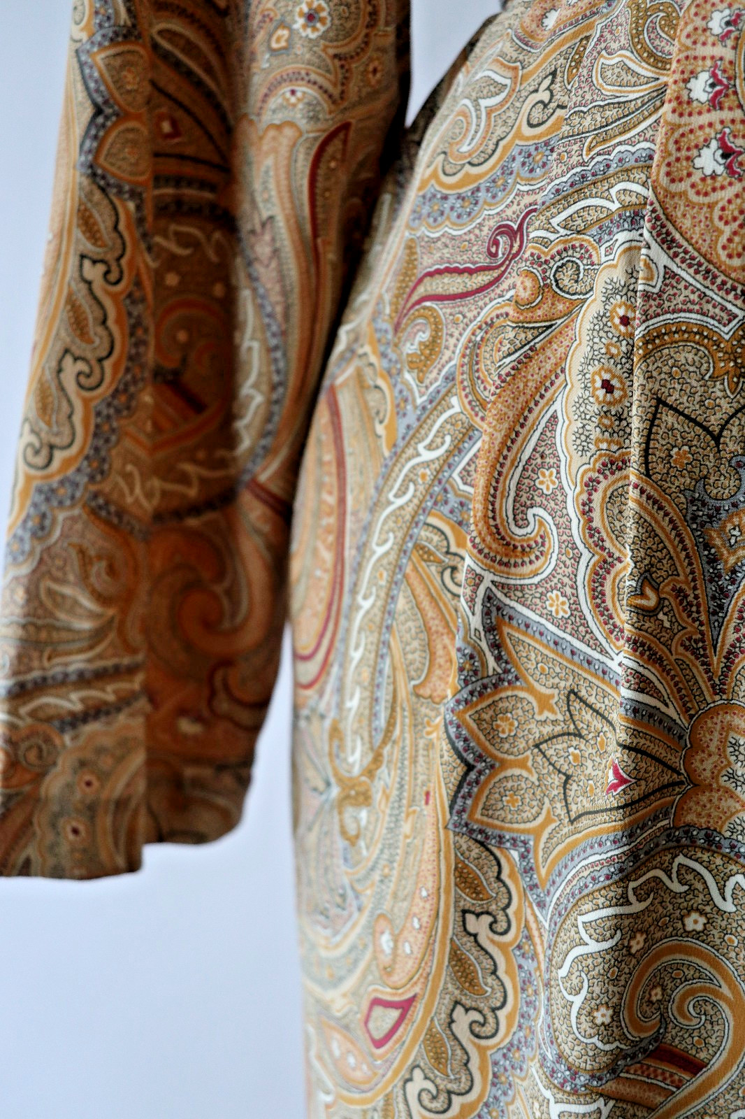 1990s Vintage Tan Beige Paisley Silk Minimalist Top Pants Two Piece Set Suit S M