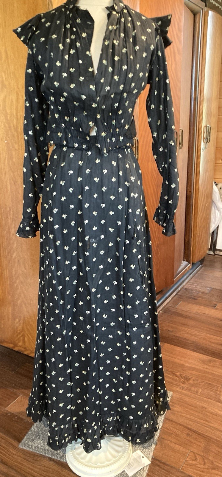 Vintage 1890s 1900s Victorian 2 pc dress print w little flowers