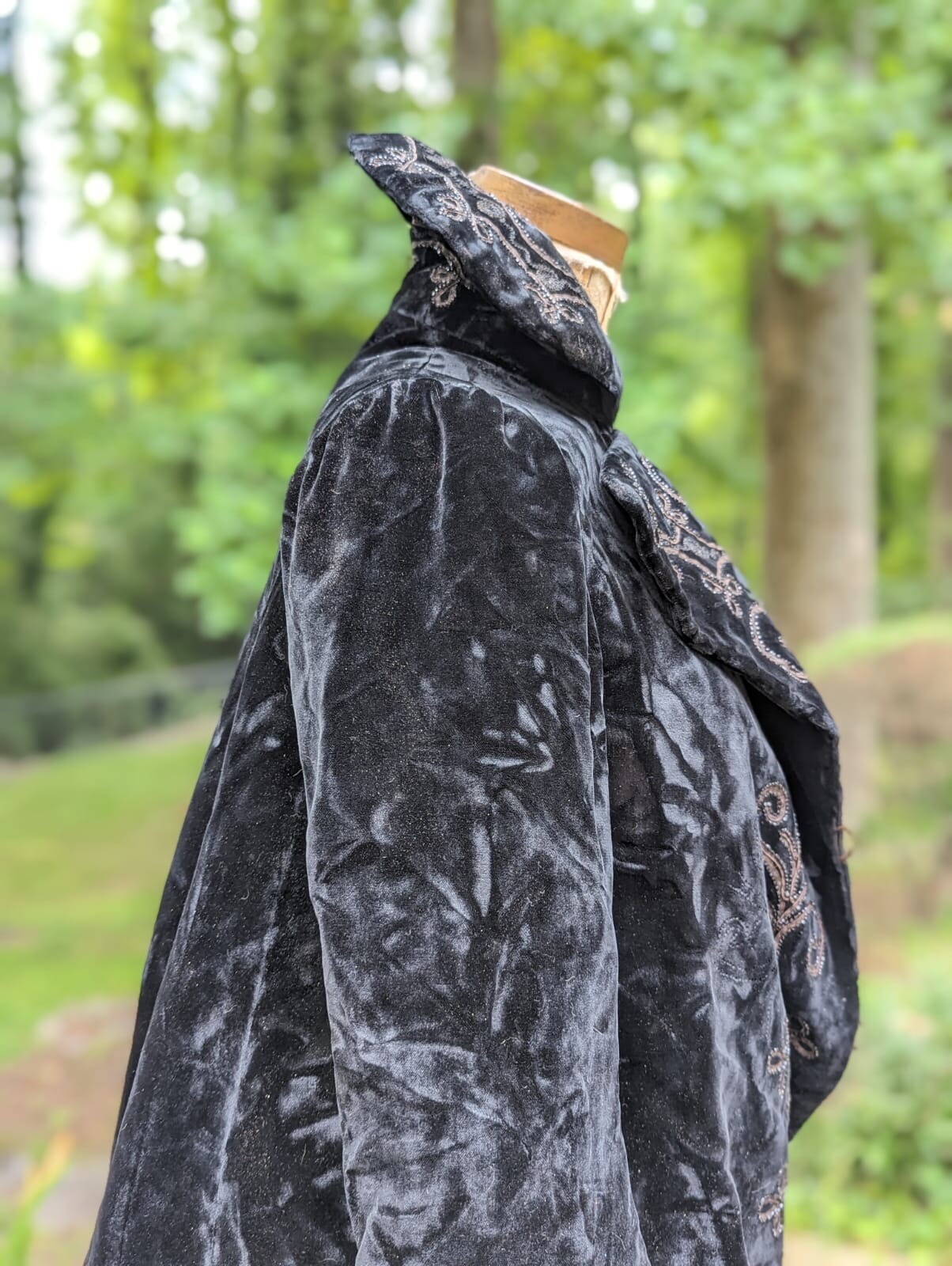 VICTORIAN 19TH C BLACK PLUSH VELVET JACKET W SOUTACHE & JET BEAD DETAIL