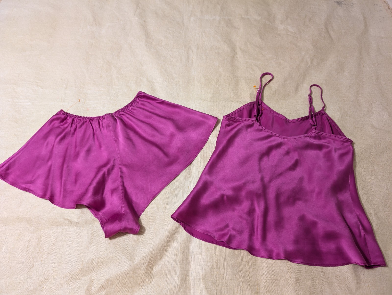 Vtg VICTORIA’S SECRET 100% Silk Fuchsia Pink Cami & Tap Panties Gold Label Sz S