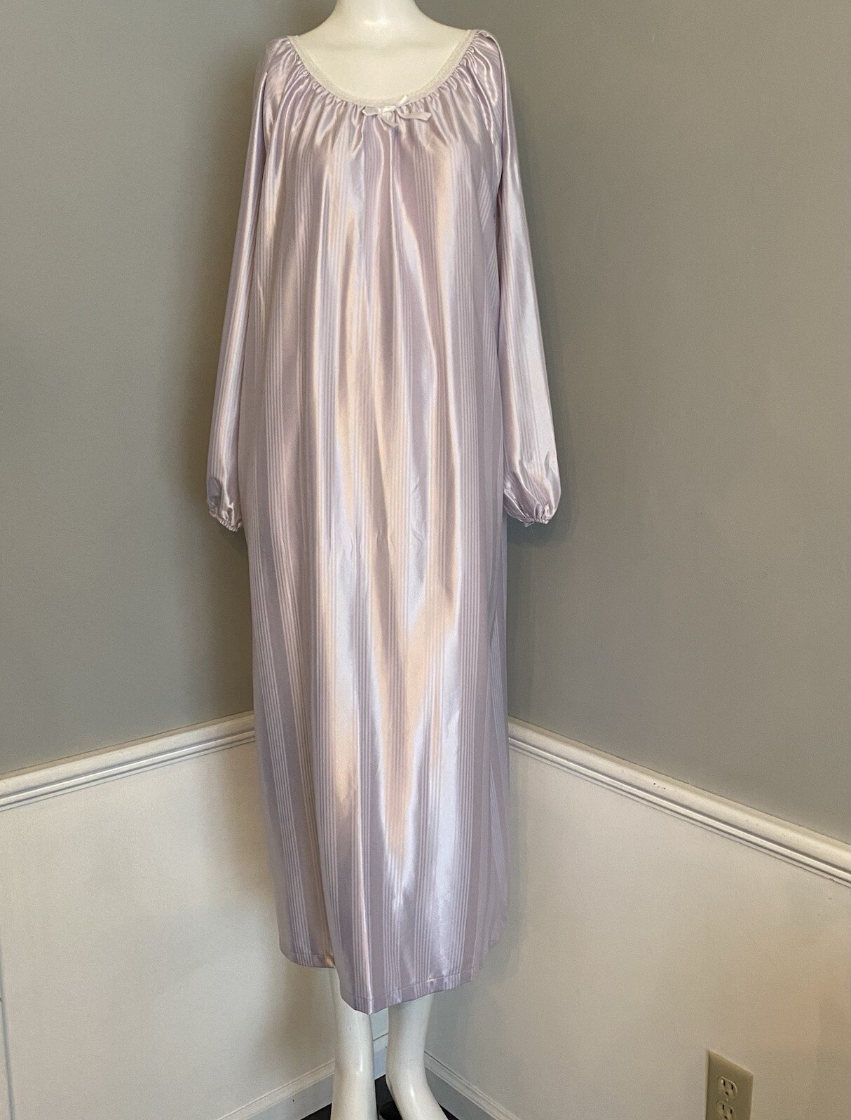 Vintage Especially You Lavender Long Nightgown Shiny Size Small New No Tags 48”L