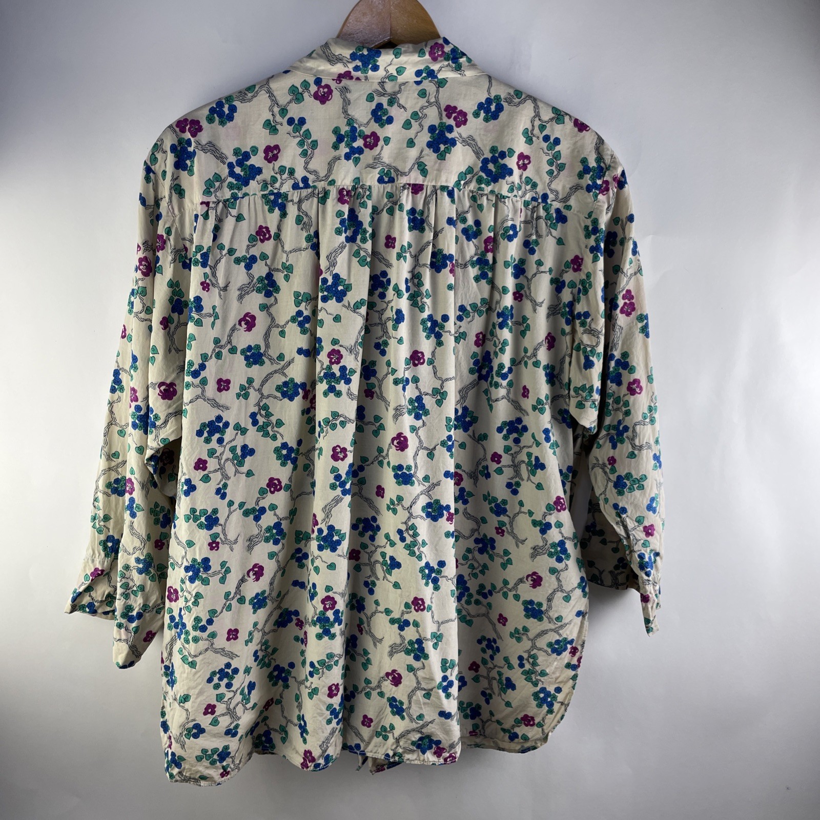Vtg 40’s Nani of Hawaii Pure Silk Blouse Knot Button Floral 3/4 Sleeve Medium