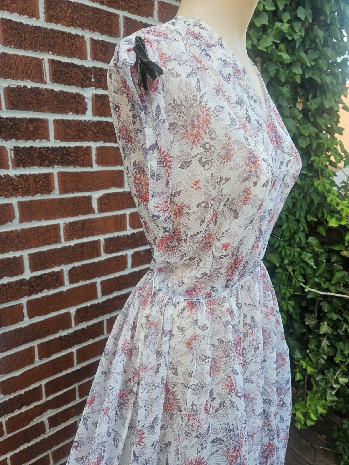 Vintage 1950s Sheer Crepe Day Dress Grey Pink 35″ Waist