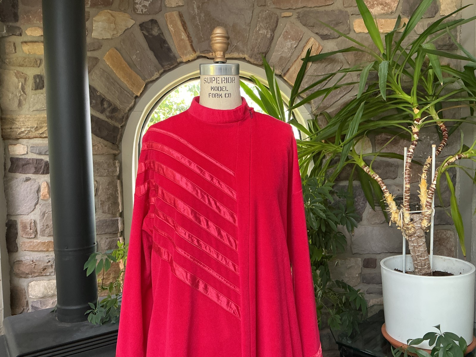 Vintage 1970s Deep Pink Velour and Satin Zipper Front Robe Lounge Trends
