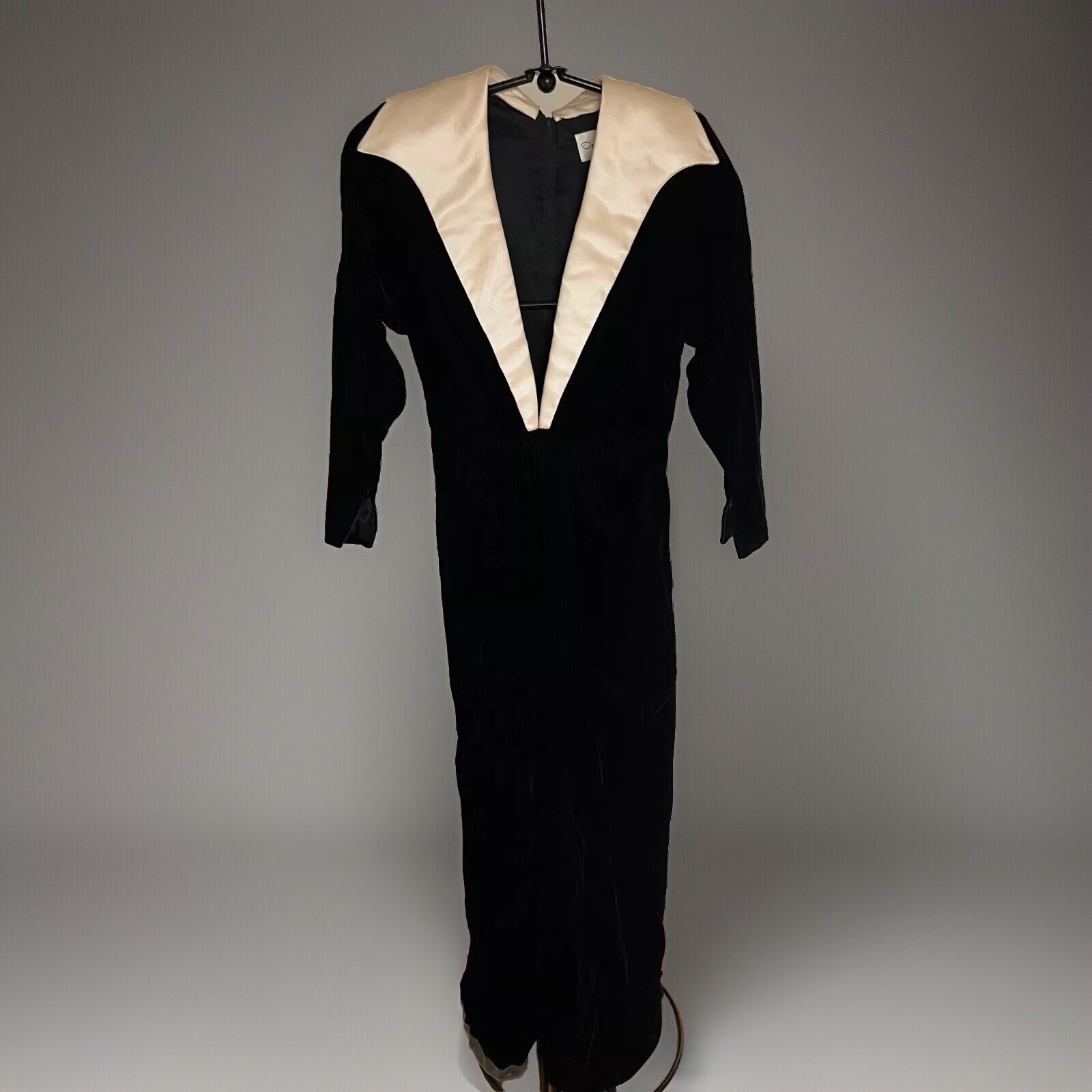 Oscar de la Renta Elegant 70s Vintage Evening Dress Maxi Dress Deep V Neck