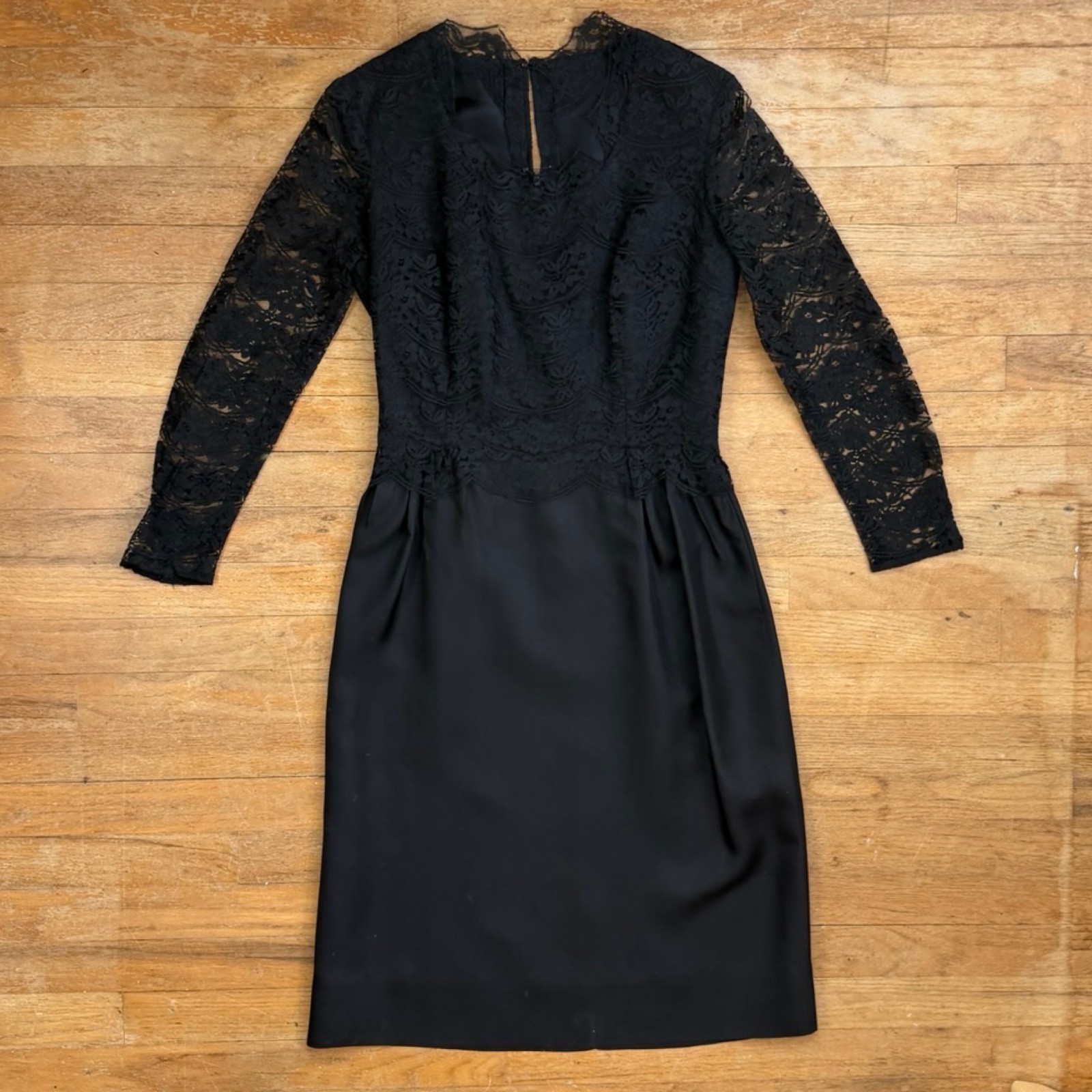 Vintage Dress Black Lace Long Sleeve Below Knee Evening Wear 1960s Size Small