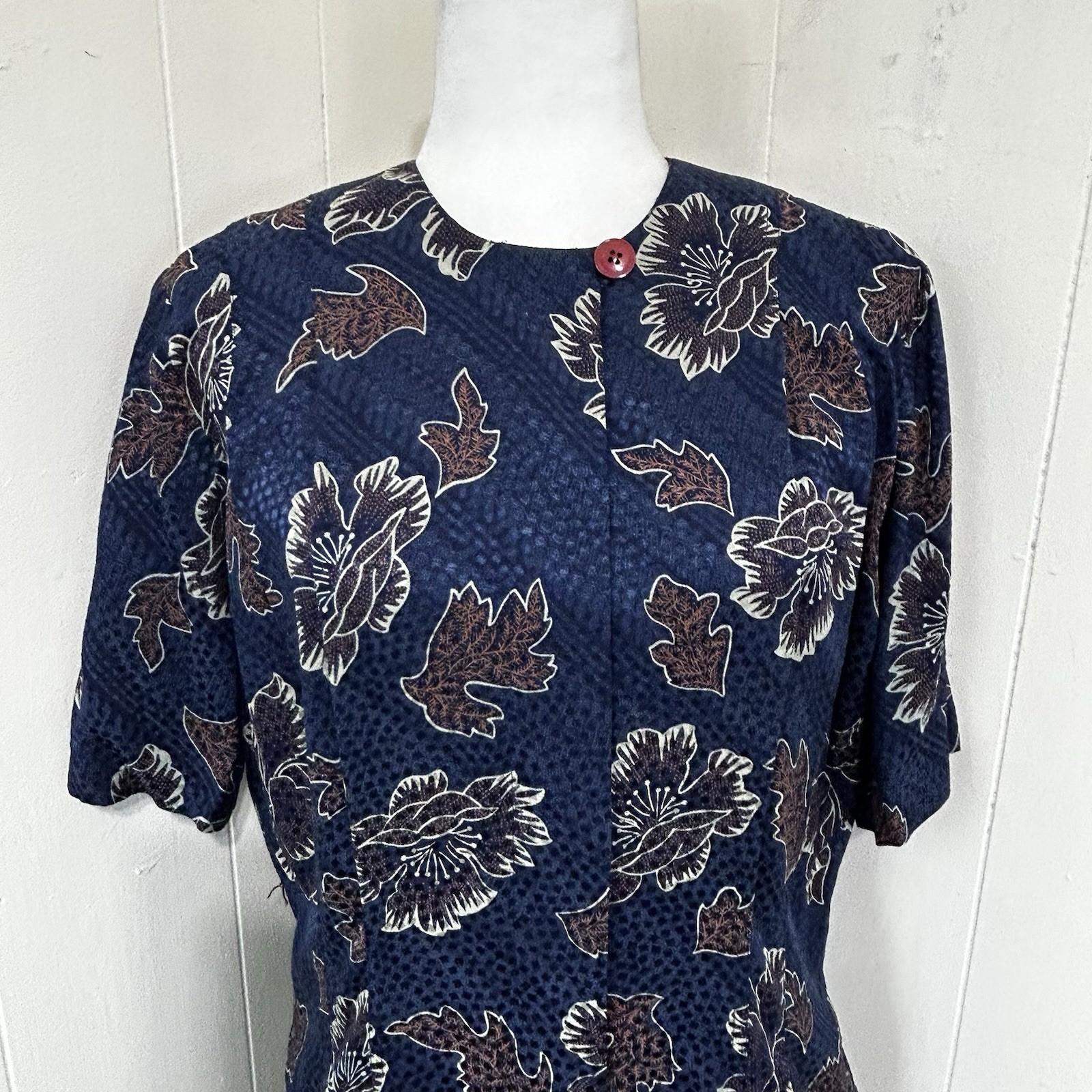 Vintage 80s Liz Claiborne women’s Navy Blue Floral 100% Silk Midi Dress size 10