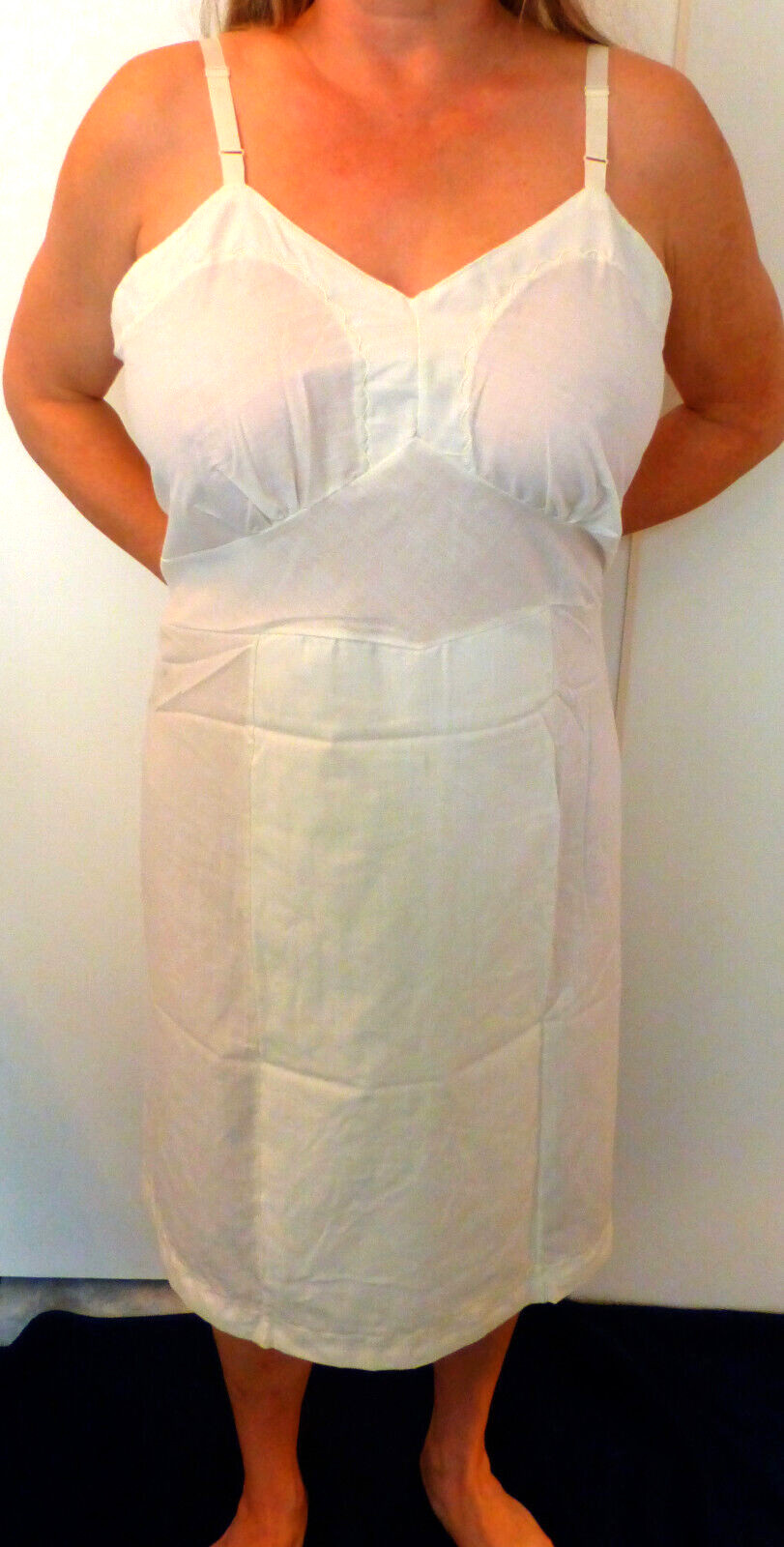 ELEGANT STONE WEAR VINTAGE WHITE COTTONY SOFT EMBROIDERED FULL SLIP 44 EVC