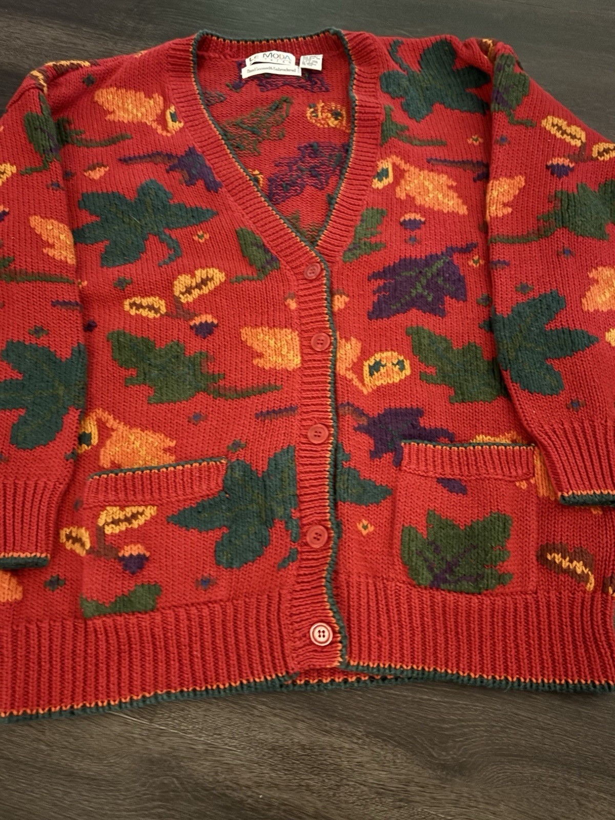 1980s/1990s La Moda Knitwear Button Up Cardigan Sweater With Fall Leaves Size L