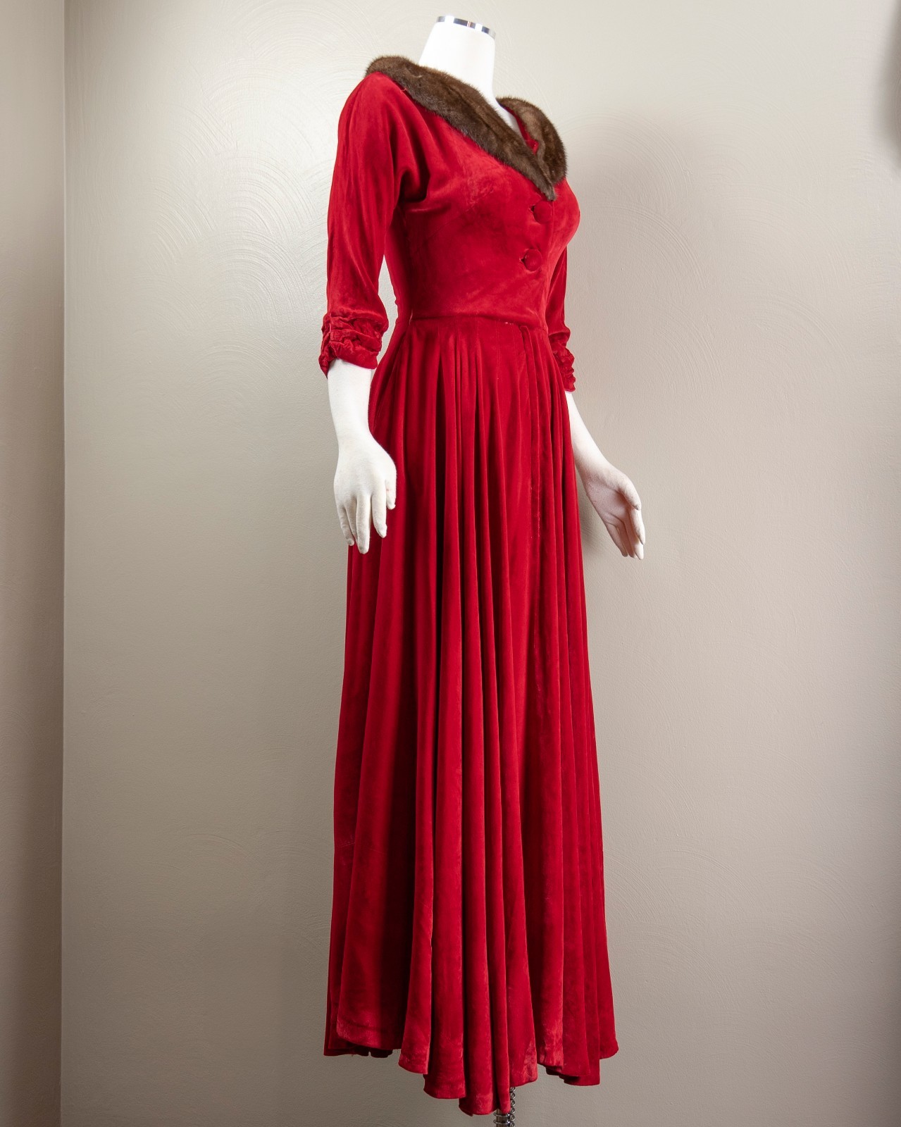 40s/50s Red Velvet Dressing Gown/Hostess Dress, Mink Trim Glam Loungewear, Small