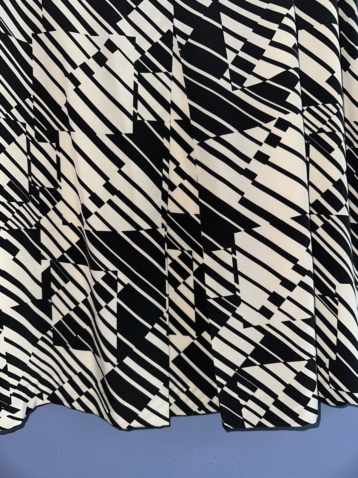 Vintage Nuovacitta Italian Silk Skirt Cream & Black Abstract Size 42 (~Small)