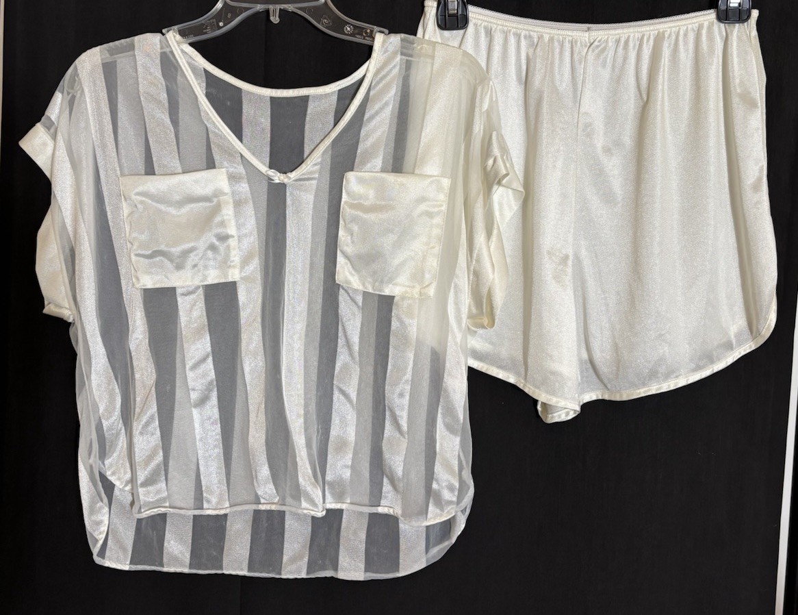 VINTAGE CORINNA FASHIONS IVORY NYLON PAJAMA SET SHIRT AND SHORTS BRIDAL MEDIUM
