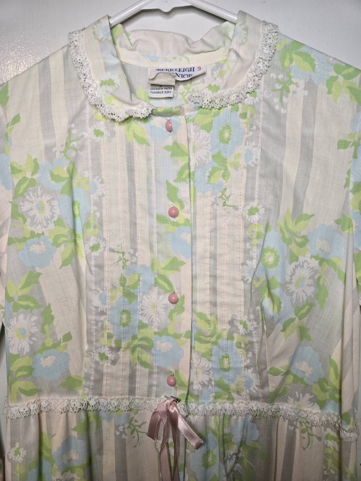 Vintage Berkleigh Junior Pink Nightgown Flounce Hem Size 9 Juniors Buttons Lace