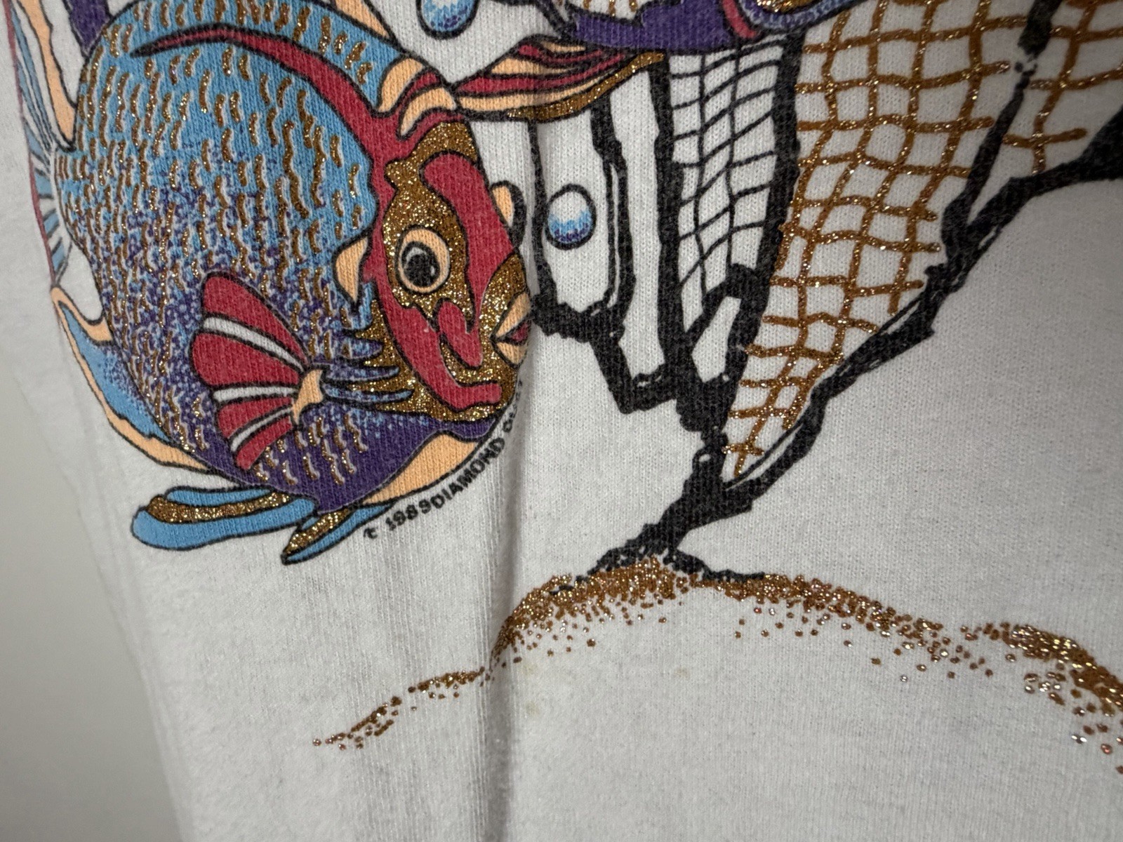 Diamond Dust Fish Gold Glitter Colorful Graphic White Tee 80s 90s SingleStitch M