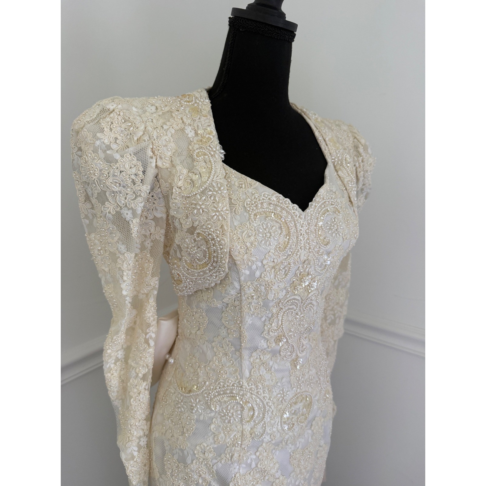 Vintage 90s Bridal Gown Alencon Lace Beaded Trumpet Wedding Dress XS/S coquette