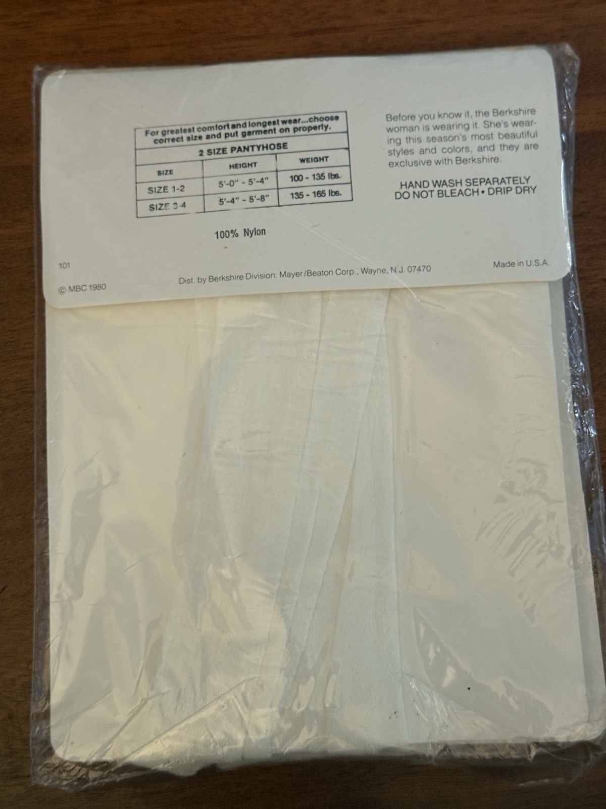 Berkshire Ivory Pantyhose Textured Rosebud Pattern Size 3-4 NEW Vintage 1980s