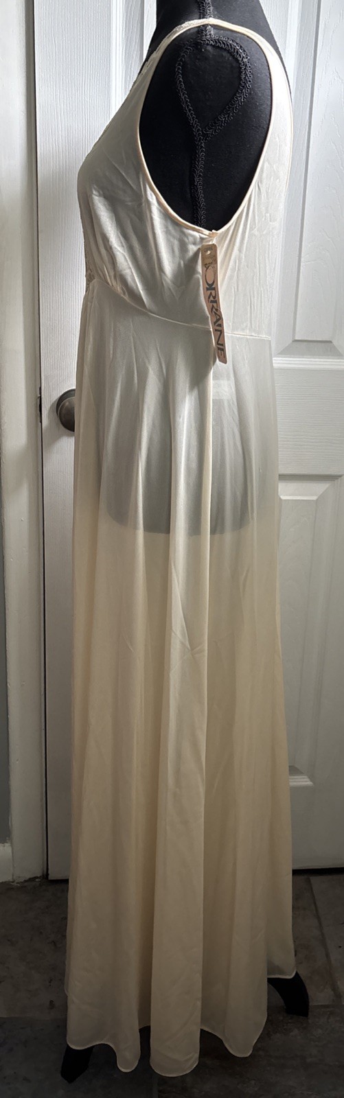 Vintage Lorraine Goddess Sheer Soft Cream Glow Lace Long Full sweep Gown NWT