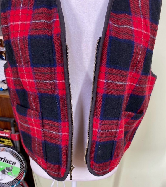 Vtg Marsh Landing Wool Blend Sweater Vest Women’s Sz S Red Buffalo Plaid Outdoor