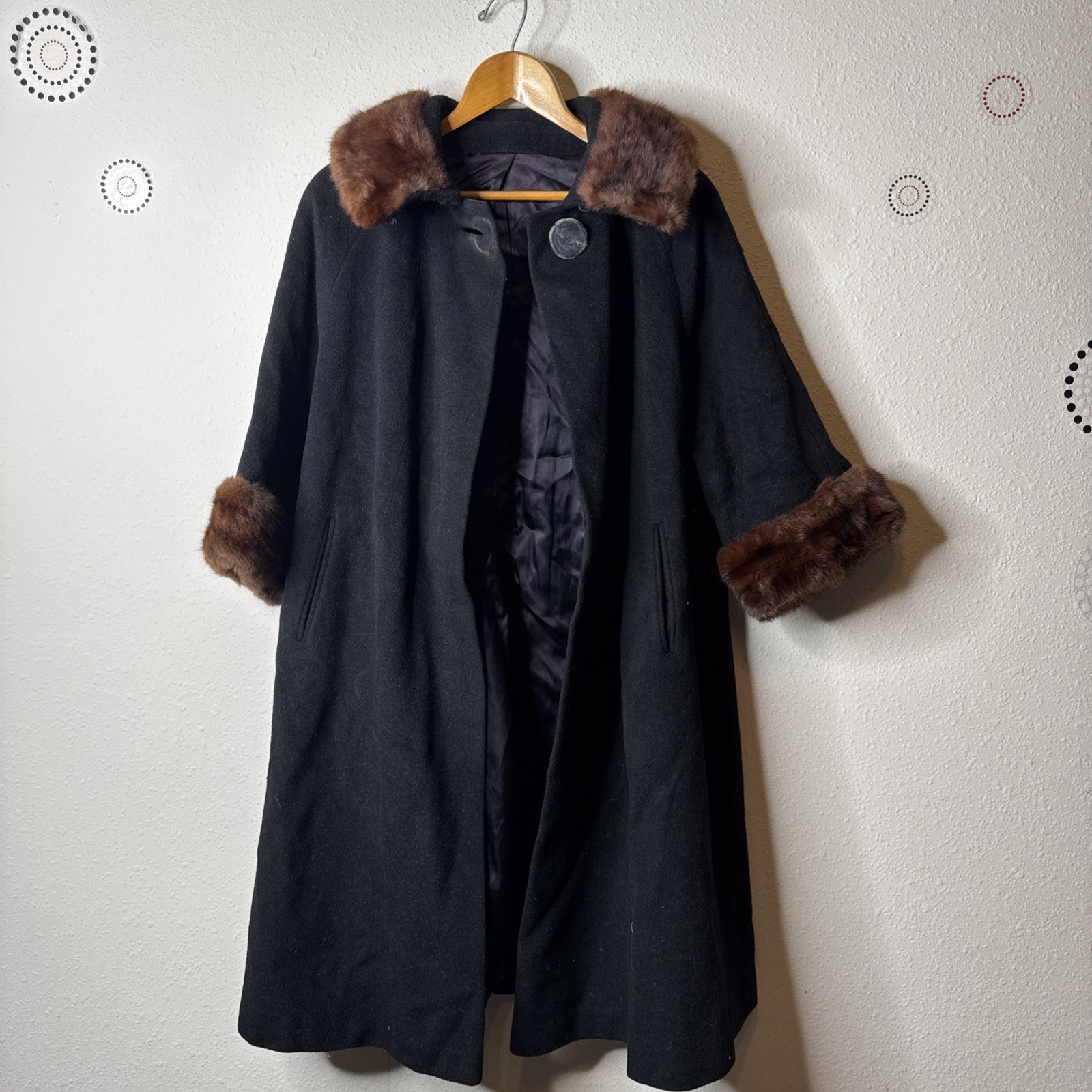 Vintage 1960s Wool Coat with fur collar And Trim Union Made, A-Line Size Large