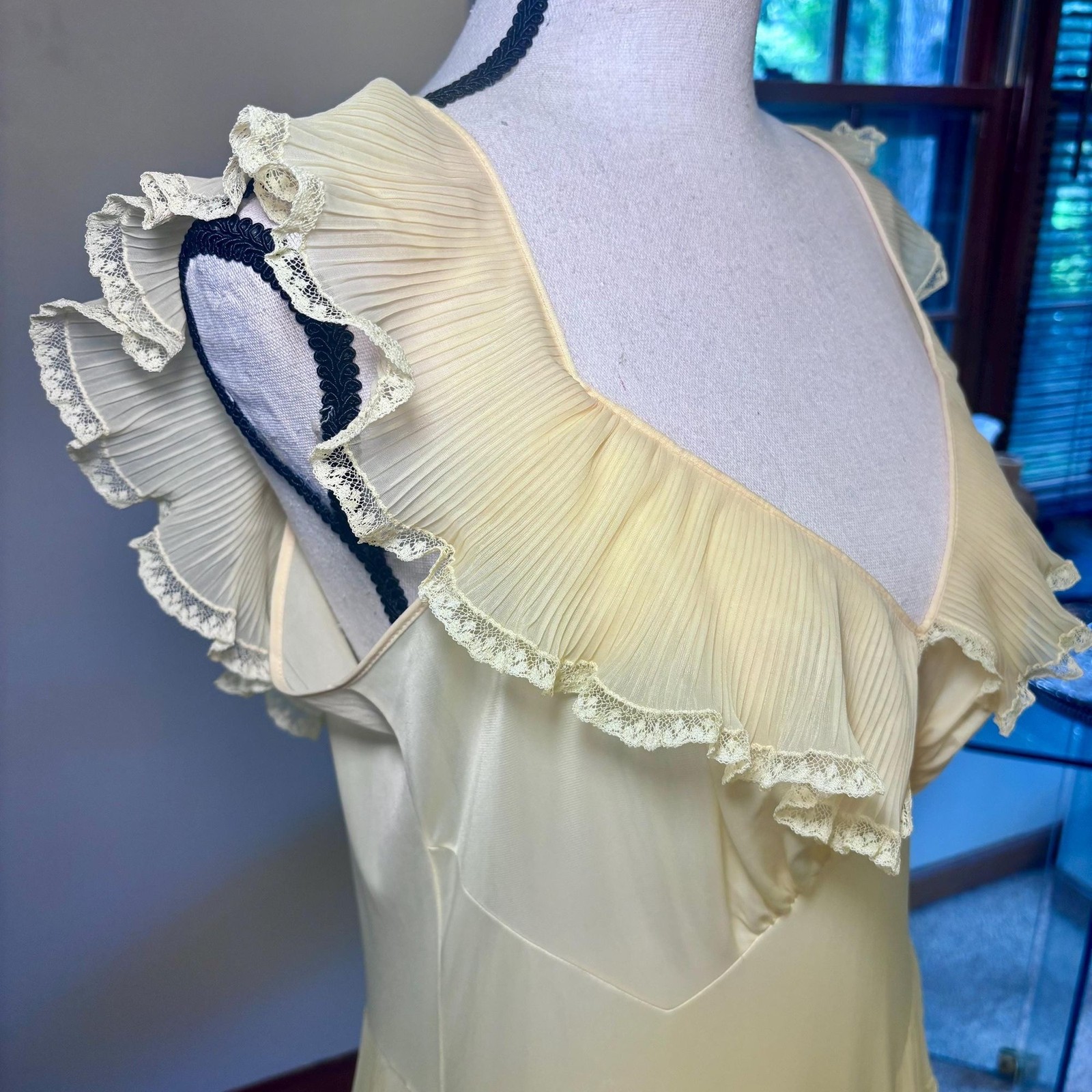 Vintage 70s Vanity Fair Romantic Ethereal Sheer Yellow Slip Dress Size Small