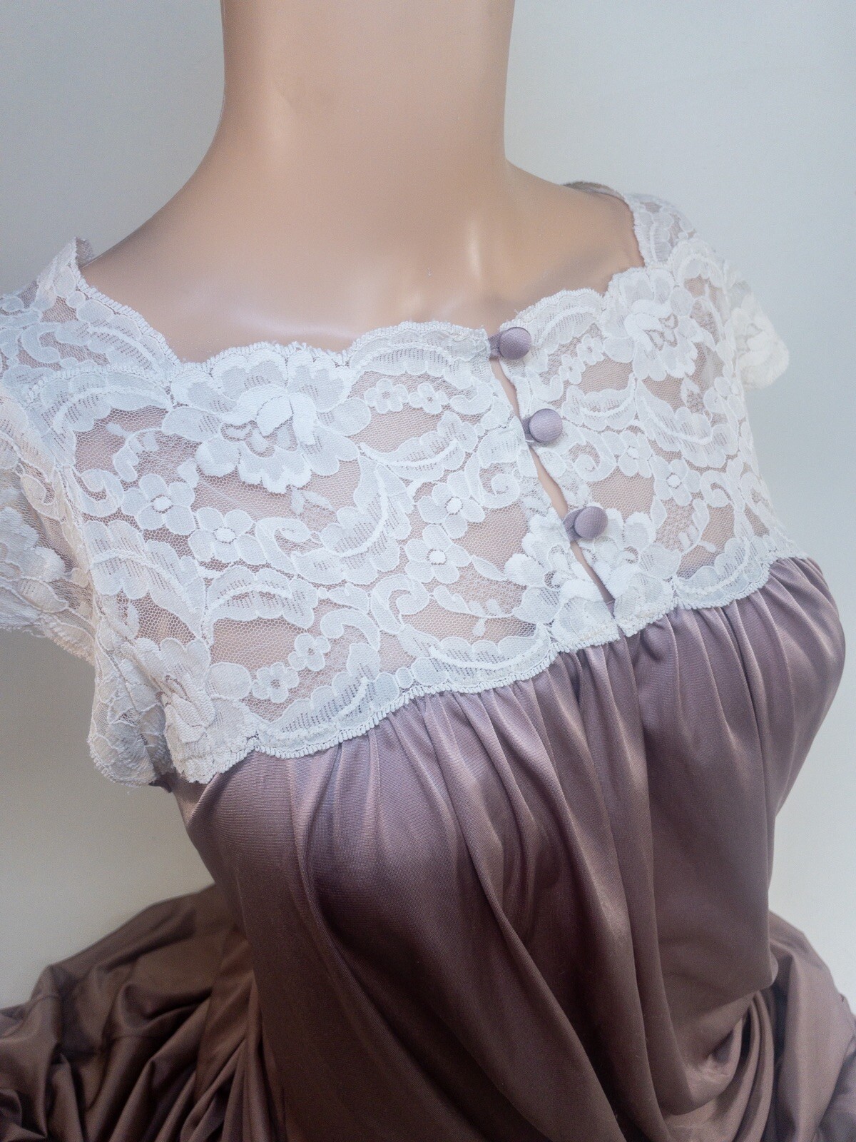 Vintage Miss Elaine Silky Nylon Lace Nightgown Full Length Romantic Dress 44/XL