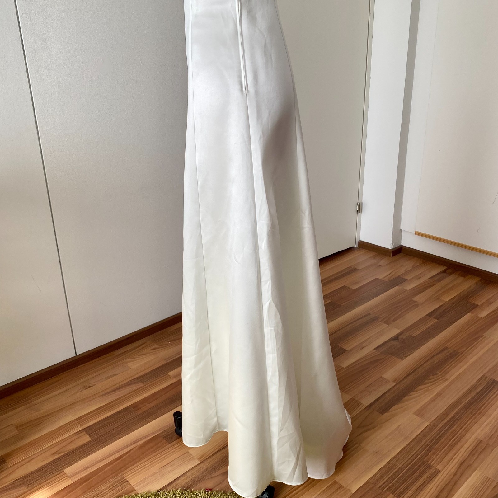 Vera MONT Vintage Wedding Dress Minimalist Spaghetti Straps Floor Length Bridal