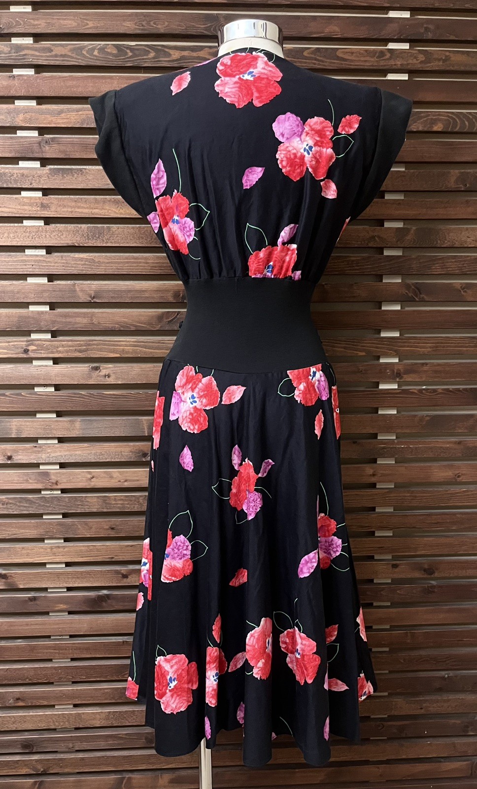 1980s 80s Vintage Black Pink Purple Floral Cotton Cap Sleeve V-Neck Midi Dress
