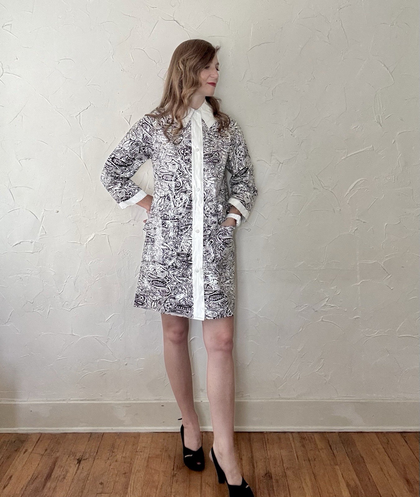 Vtg 1960s Mod Black White Paisley Vinyl PVC Raincoat Coat Space Age Aqua Queen