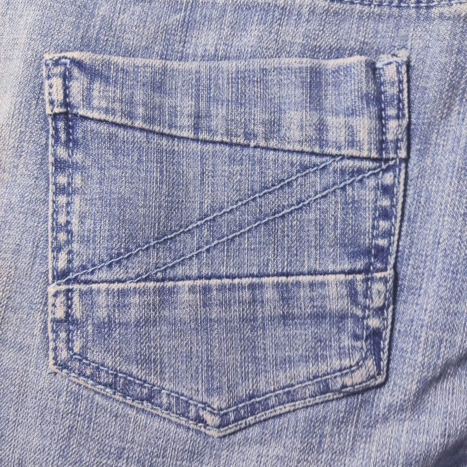 Demona Jeans Vintage Y2K Denim Bermuda Shorts Light Indigo Stitch Detail 4 NOS
