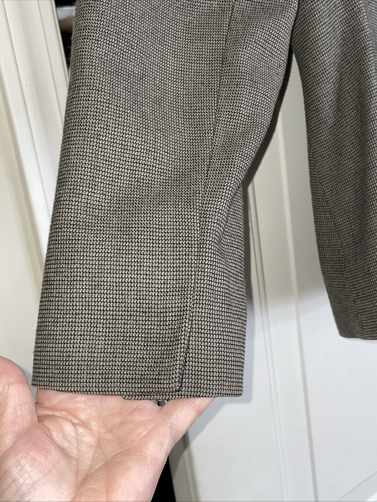 Harve Bernard Women’s Wool Hidden Button Blazer Vintage Jacket Sz 10 Gorgeous