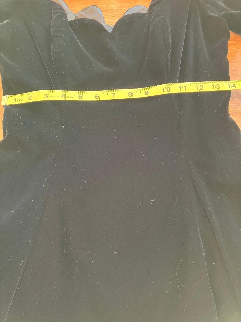 Vintage 80’s KAREN LUCAS for Niki Off Shoulder Black Velvet Dress Size 10