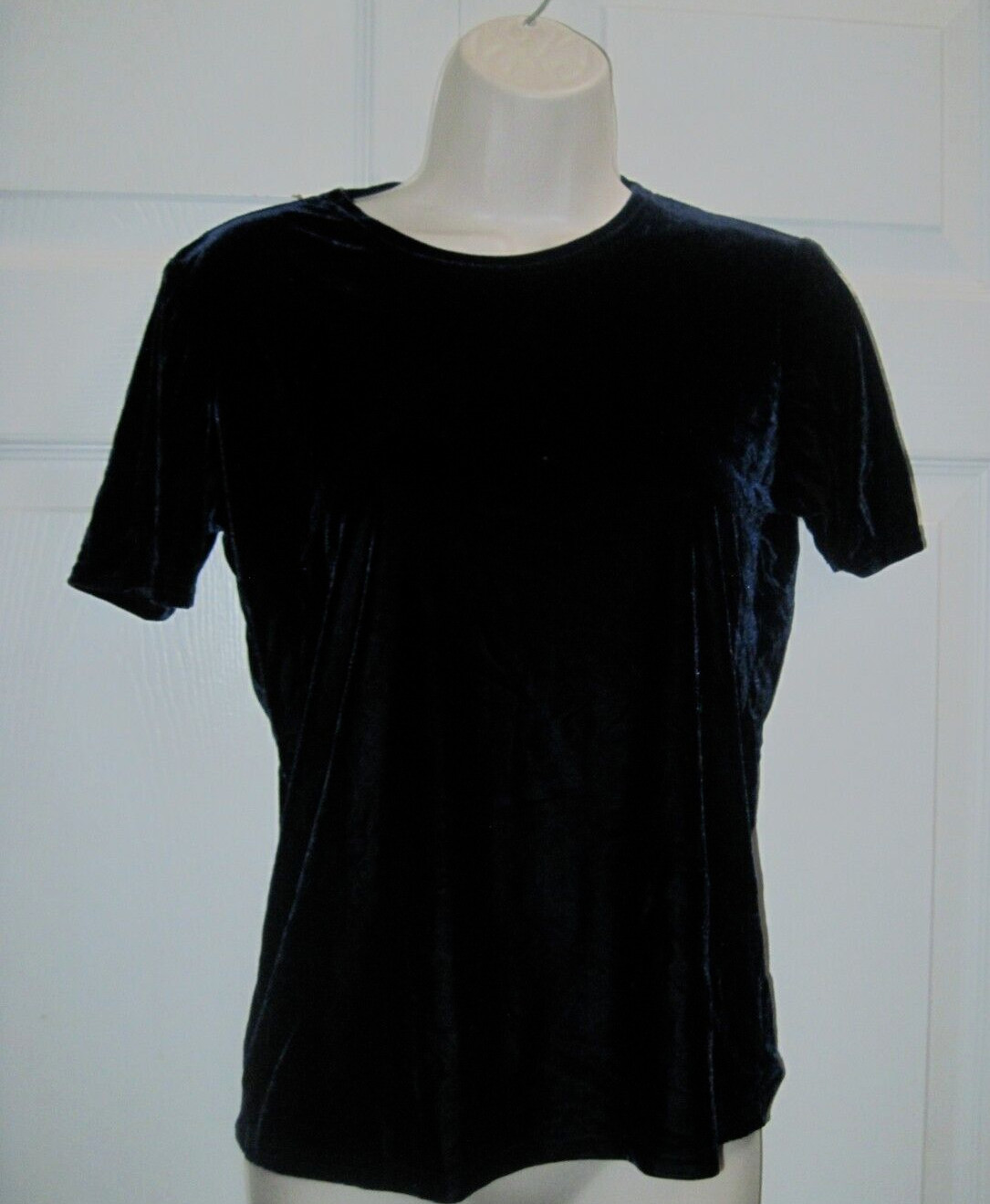 Kathy Ireland Women’s Medium Dark Blue Velvet Top Short Sleeves Round Neck