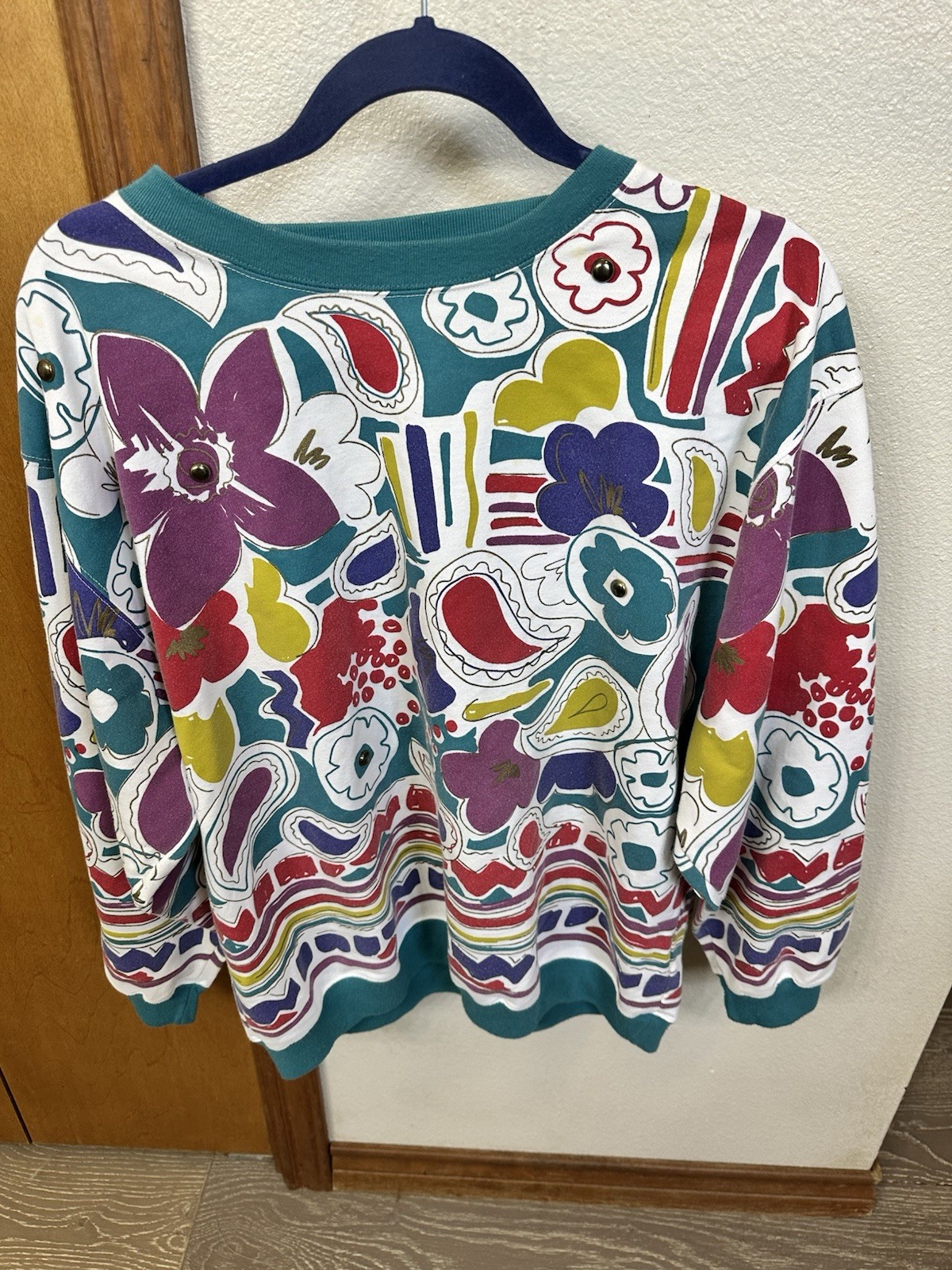Vintage 80’s Women’s Bold Print Sweatshirt Embellished W Metal Studs Size Large