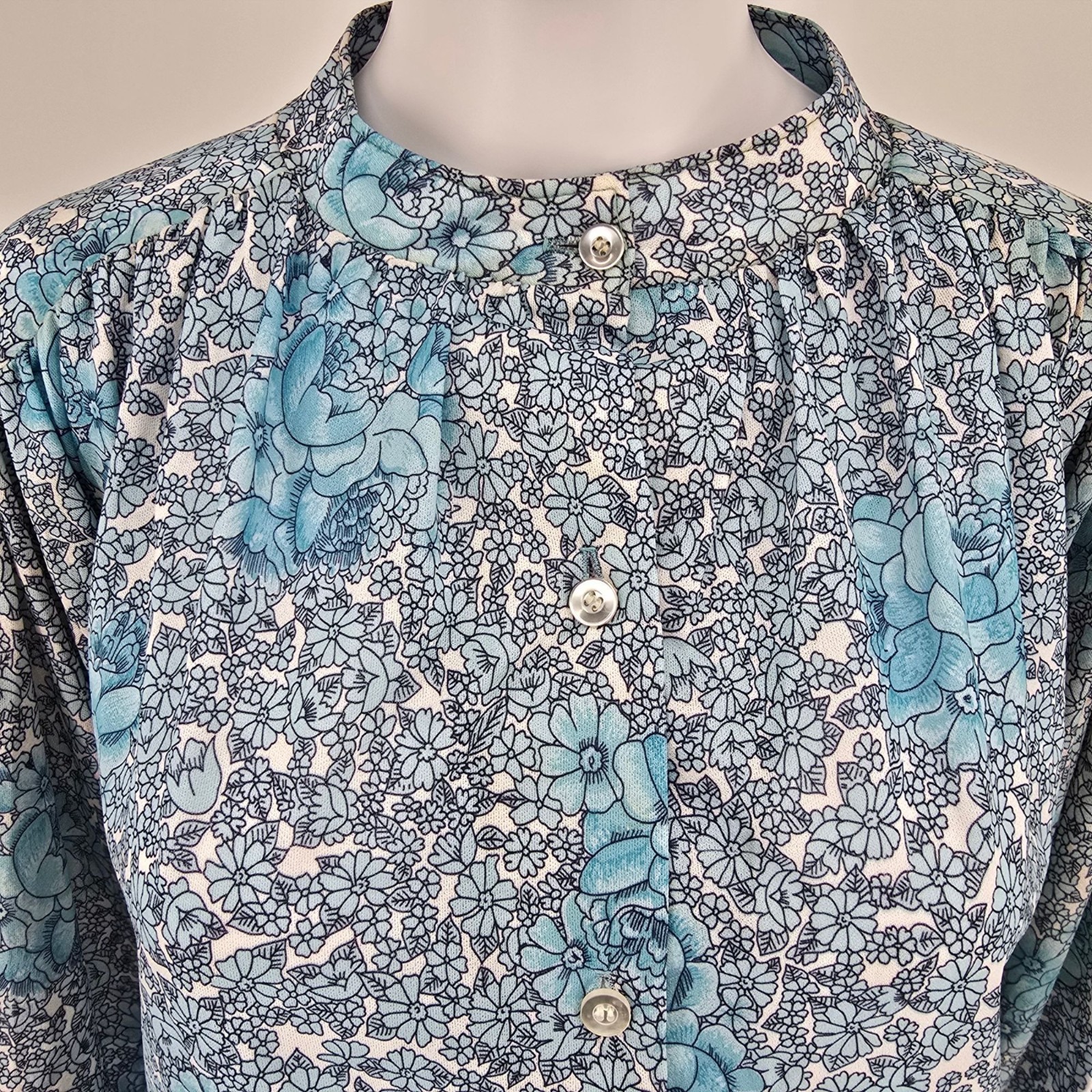 Vintage 1970s Lucky Tops Blue Floral Print Band Collar Peasant Blouse (XL)