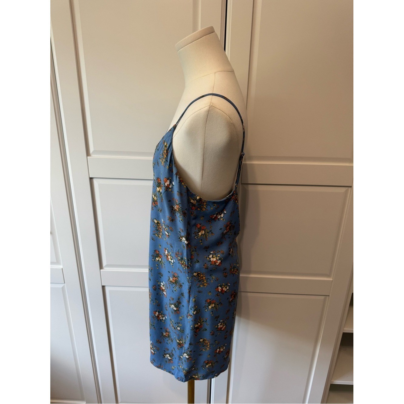 Reformation Ventura Dress in Rory Floral Blue Chemise with V-Neck Size: Medium