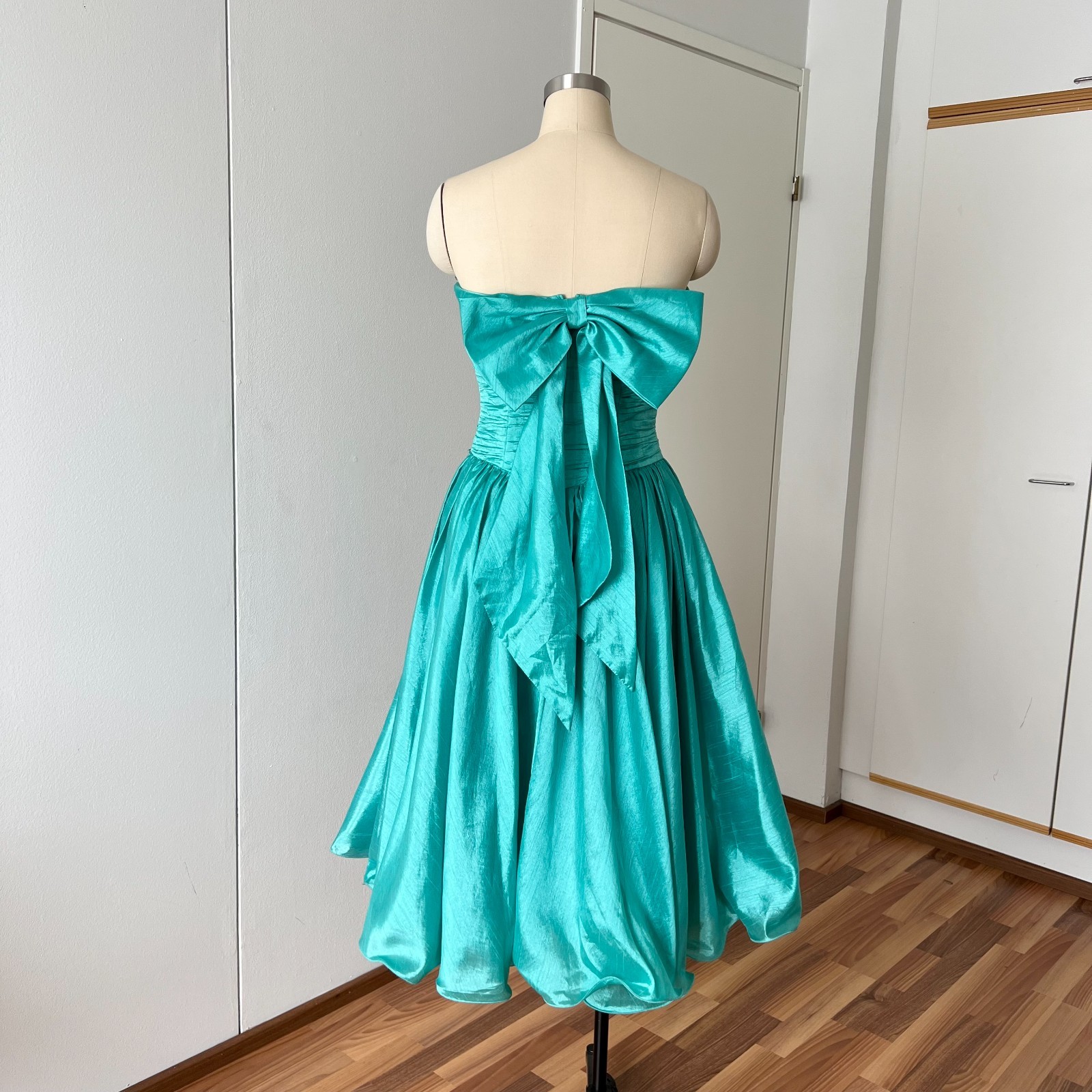 1980s Strapless Bow Back Prom Party Dress Retro Taffeta Cocktail Evening Gown