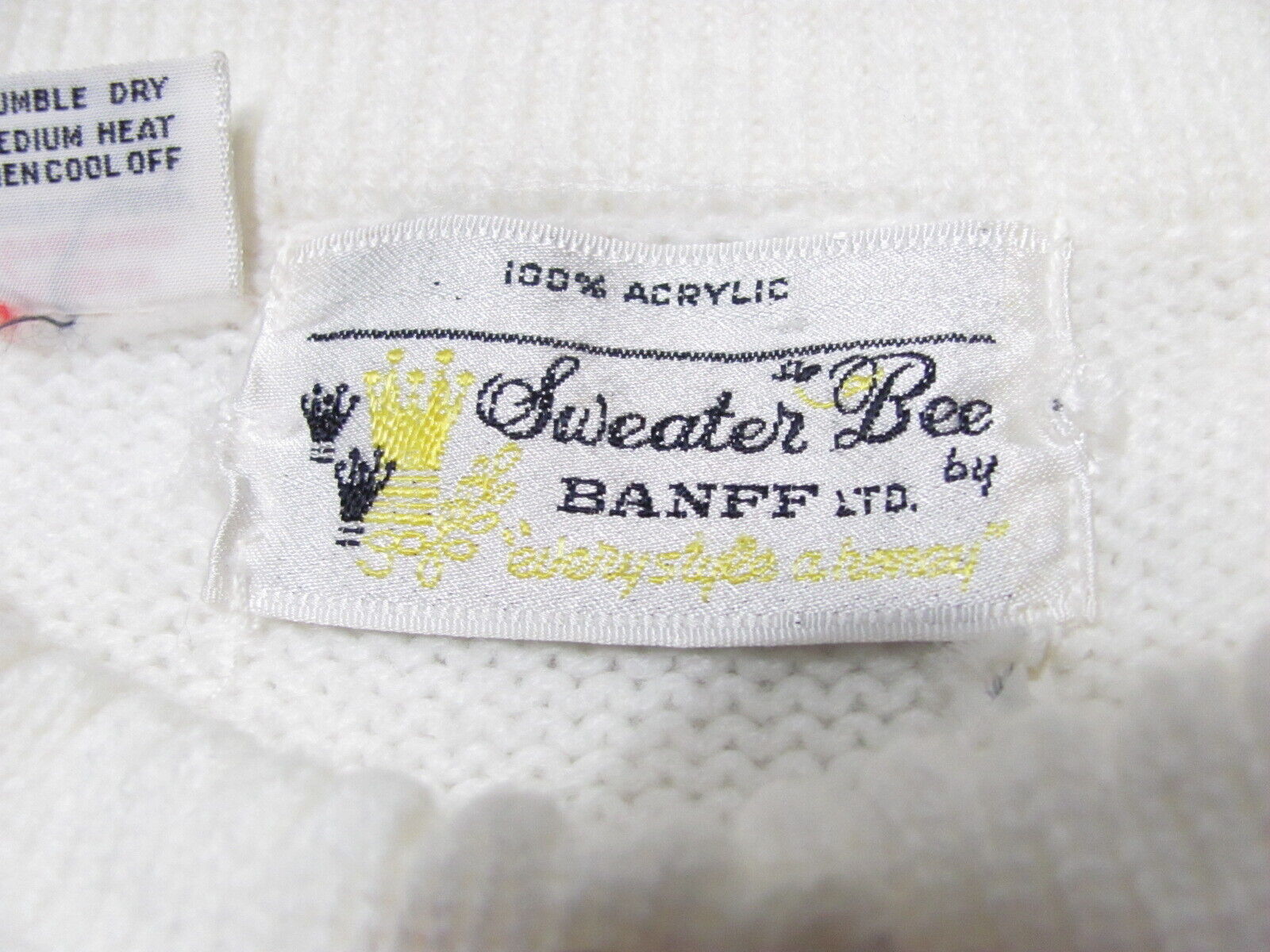 vintage WHITE FRINGE SWEATER BEE CAPE 60s Cardigan Button Shawl Wrap Poncho M/L