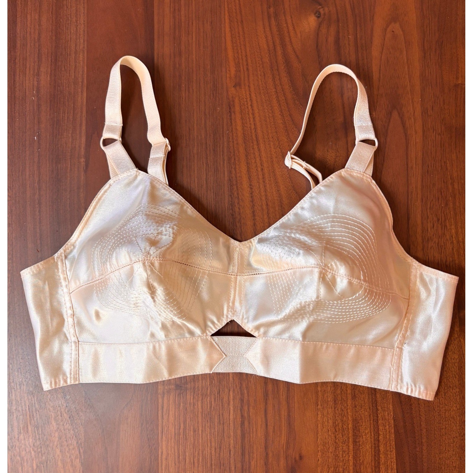 Pinup Rockabilly What Katie Did Bullet Satin Spiral Stitch Peach 34C Bra