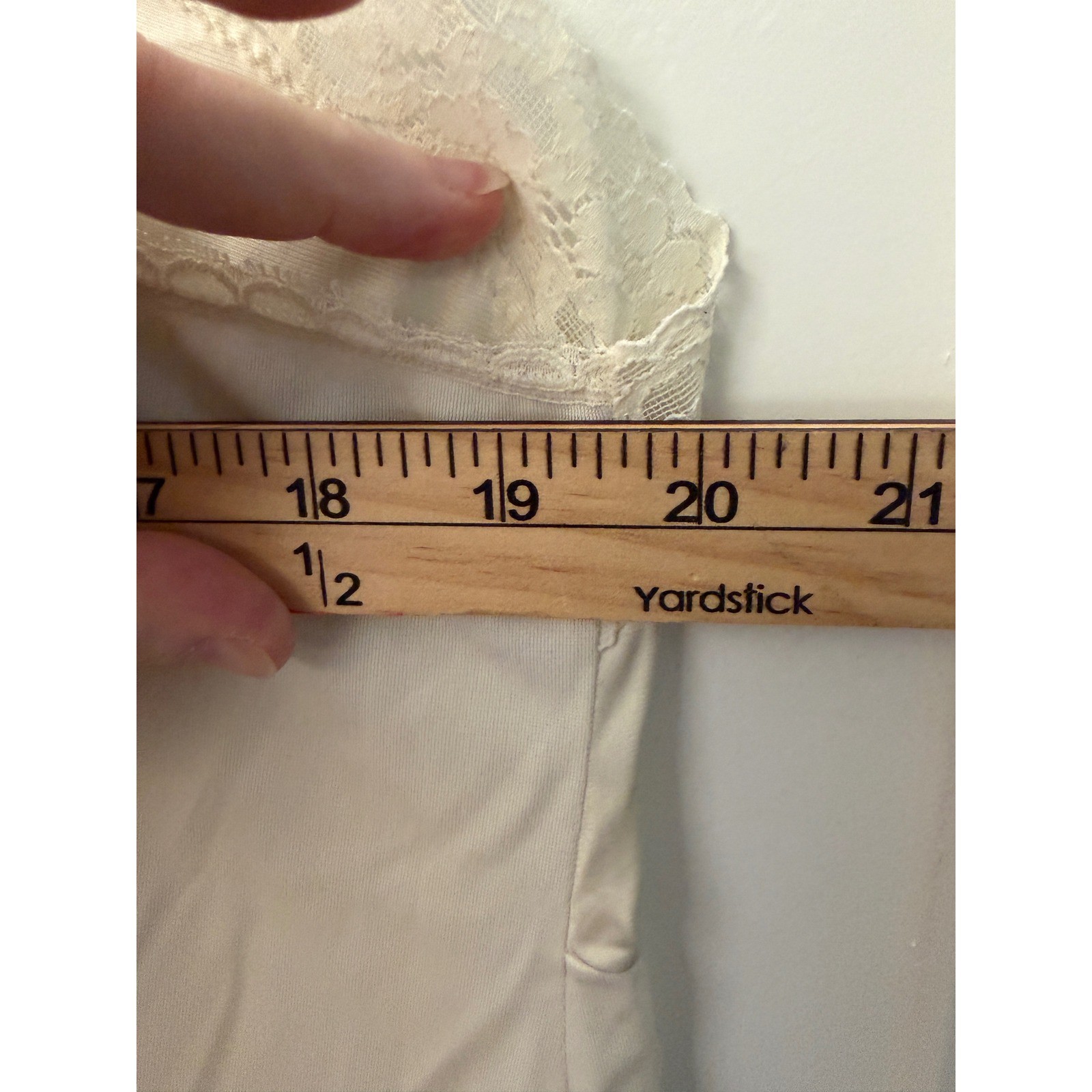 Vanity Fair Vintage Cream Lace Full Slip Antron III Nylon Size 44 Made in USA